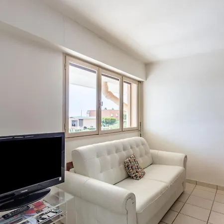 Apartment Le Grand Large-5 By Interhome Le Lavandou